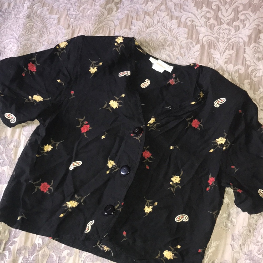 Casual corner button top with shoulder pads